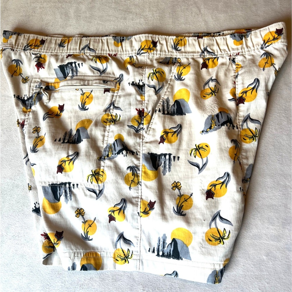 The North Face Mens Class V Yosemite Print Shorts Cream Yellow Medium 5 Inch - Picture 5 of 7